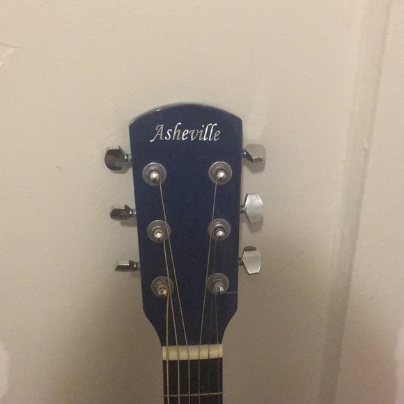 This guitar is good guitar can’t use Bc of Space - Picture 2 of 6